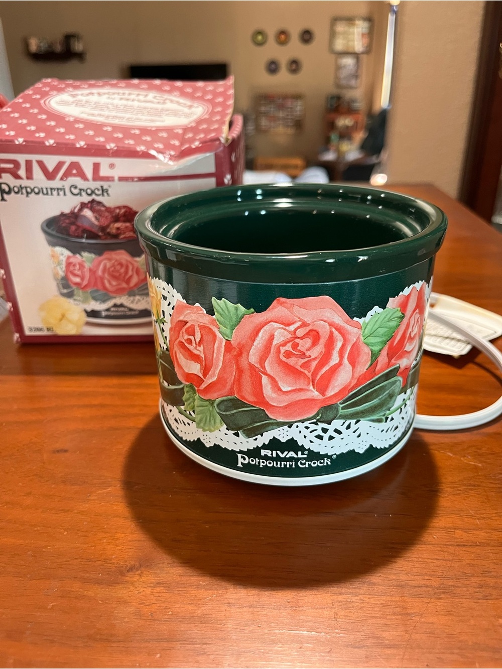Vintage New Rival Green Rose Floral Potpourri Crock Model (1980’s) 3206 RL